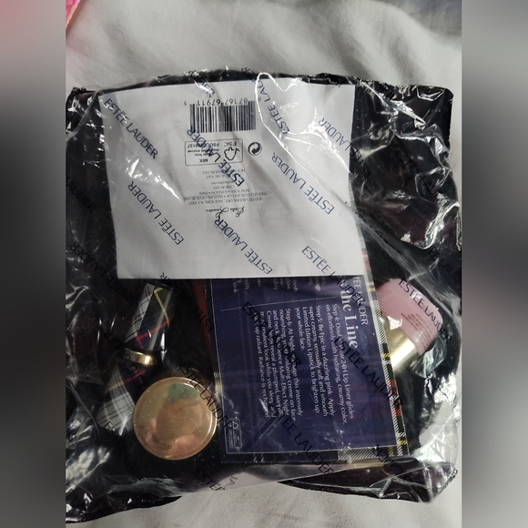 ESTEE LAUDER Bag And 3 Unopened Bags Of Estee Lauder Products. (New) - Picture 6 of 10